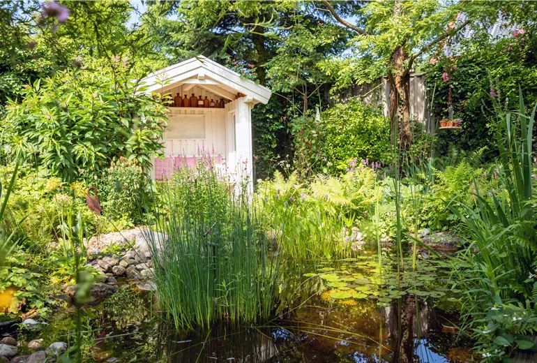 Gartenambiente mit Teich